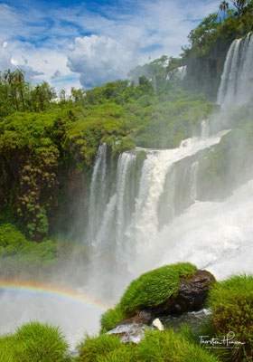 Die Iguazú-Wasserfälle im Dreiländereck von Argentinien, Brasilien und Paraguay
