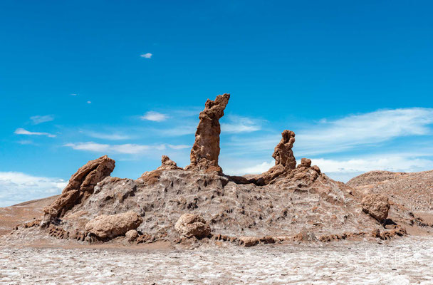 Einige Stellen im Valle de la Luna weisen Salz auf. Zu den bekannteren Sehenswürdigkeiten im Tal zählt die Salzformation Las Tres Marías (spanisch „Die drei Marien“).
