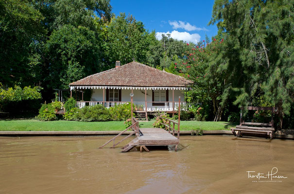 Eines der typischen Sommerhäuser im Tigre-Delta