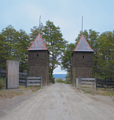 Eingangstor zum Feuerte Bulnes