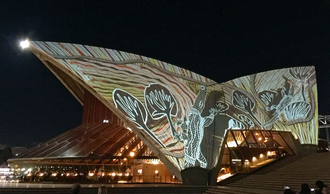 Lichtershow Badu Gili - "Wasserlicht" am Sydney Opernhaus
