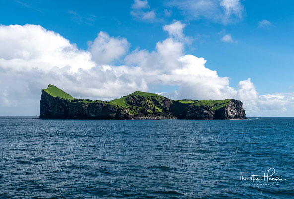 Elliðaey ist eine Insel südlich von Island. Mit 0,45 km² ist sie die drittgrößte der Westmänner-Inseln.