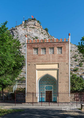 Der Suleiman-Too ist ein 1110 Meter hoher Berg, der sich die alte Handelsstadt Osch erstreckt. Er gilt bei den Kirgisen als heiliger Berg. 