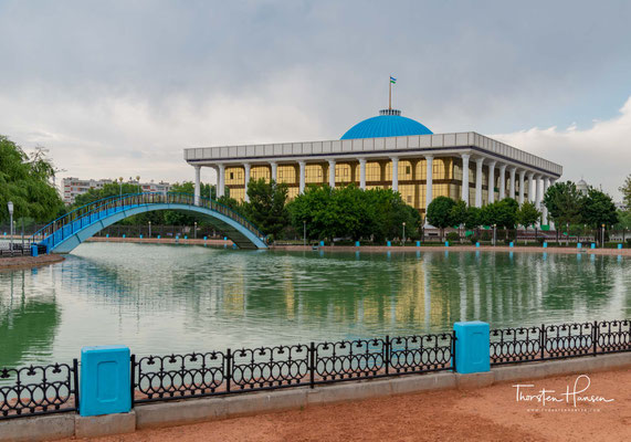 Oliy Majlis (usbekisch Oliy Majlis ‚Oberste Versammlung‘) ist das Parlament im Zweikammersystem in Usbekistan.