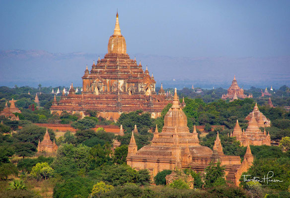 Bagan wurde durch seine ausgesprochen günstige Lage am Irrawaddy, an dem sich Handelswege aus China und Indien trafen, schon Mitte des 9. Jahrhunderts zum zentralen Ort Oberbirmas...