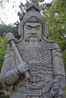 Ming Gräber am Fuße des Berges Tianshou
