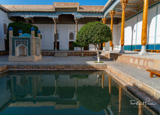 Baha-ud-Din Naqschband Buchari  * 1318 bei Buchara; † 1389 ebenda) war der Namensgeber des Naqschbandīya-Ordens, eines der größten und einflussreichsten muslimischen Sufiorden