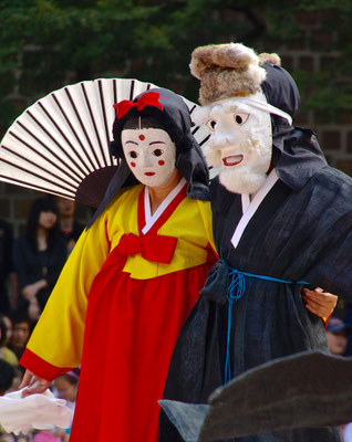 Traditioneller koreanischer Maskentanz in Seoul