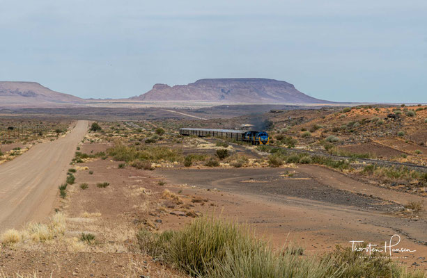Der Holoogberg ist ein frei stehendes Massiv im Süden Namibias. Das Massiv hat eine Fläche von zirka zehn Quadratkilometern und ist 1224 m hoch.