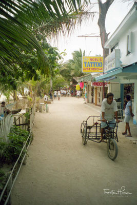 Boracay ist eine zu den Philippinen gehörende, nordwestlich von Panay gelegene Insel.