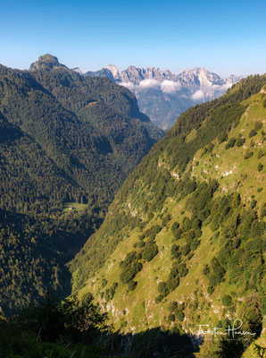 Blick in Val Vescova und auf das in der Ferne liegende Rifugio Furio Bianchet