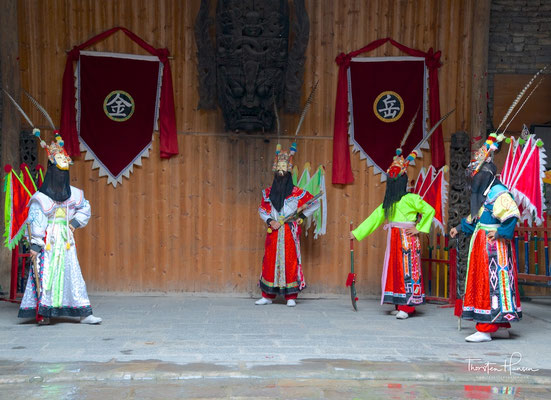 Historischer Maskentanz in Tianlong Tunpu