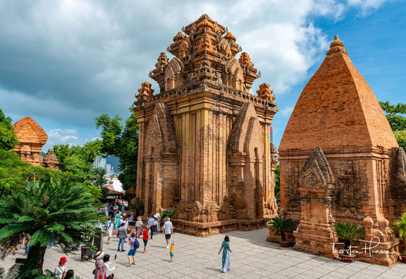 Namensgeberin ist die lokale Schutzgöttin Po Nagar, auch Yan Pu Nagara. 