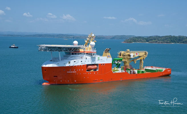 Die norwegische Offshore support Schiff NORMAND REACH im Gatúnsee