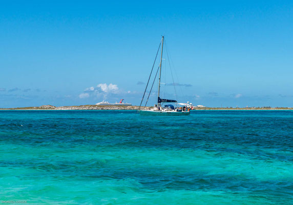 Das nicht einmal drei Hektar große Eiland Gibbs Cay liegt 1½ Kilometer östlich von Grand Turk.