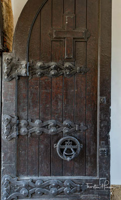 1311 fertiggestellt, übertrifft der Bauplan und die formale Integration der einzelnen Teile die zeitgleichen Vorbilder in Thessaloniki, insbesondere das 1311 bis 1314 errichtete Kloster der Heiligen Apostel (Hagia Apostoloi). 