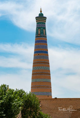 Das Minarett Islam Khodja ist das höchste Minarett in Ichan Qalʼа, der zum UNESCO-Welterbe zählenden historischen Altstadt Chiwas. Es wurde im frühen 20. Jahrhundert zusammen mit der Medrese Islam Khodja gebaut.