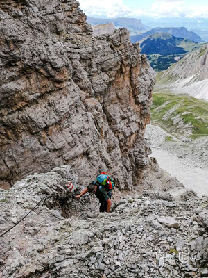 Durch die Schlucht geht es Schritt für Schritt nach oben.