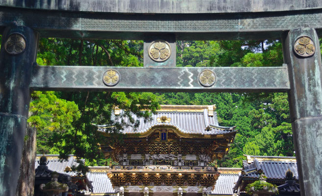 Torii Tor mit Sunset Gate in Nikko