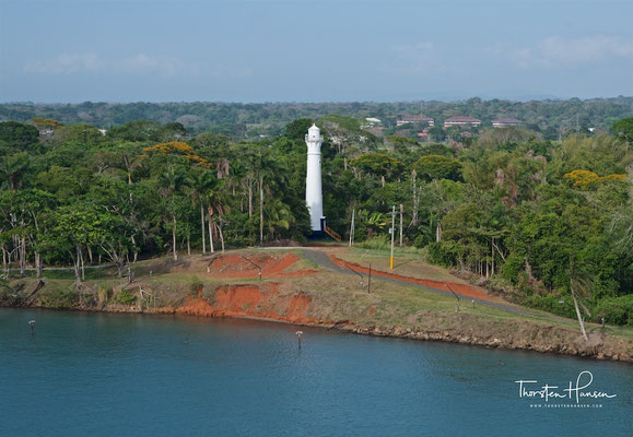 Leuchtturm am Panamakanal in der Nähe der Gattin Schleusen