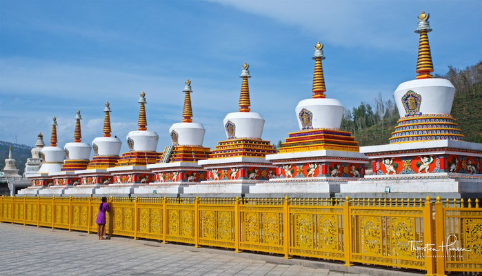 Acht Stupas im Kumbum Champa Ling