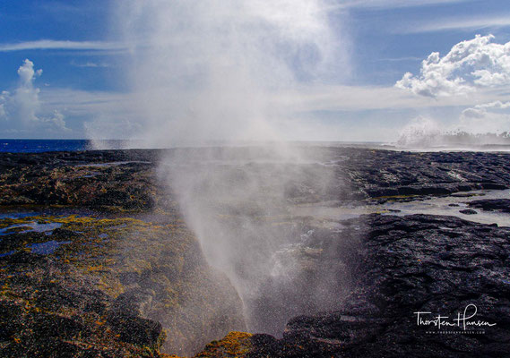 Die Alofaaga Blowholes entstanden wie auch andere ähnliche Blowholes aus Lavaströmen, die mit der Zeit unter dem Wasser Höhlen gruben. 