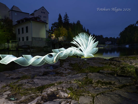 Lightpainting - Eisgeist am Fluß