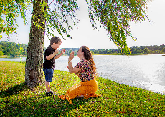Fotoshooting Draußen Mama und Kind Park 