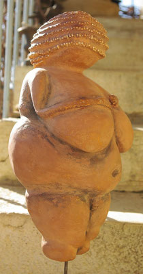 Vénus de Willendorf - Décembre 2011 - Hauteur 30 cm - - Sylvie Foisel-Guigues