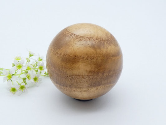 Holzkugel aus Schnurbaum 60 mm