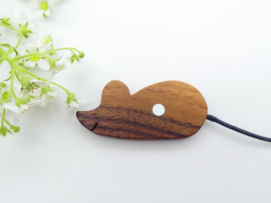 Maus Magnet aus Walnuss