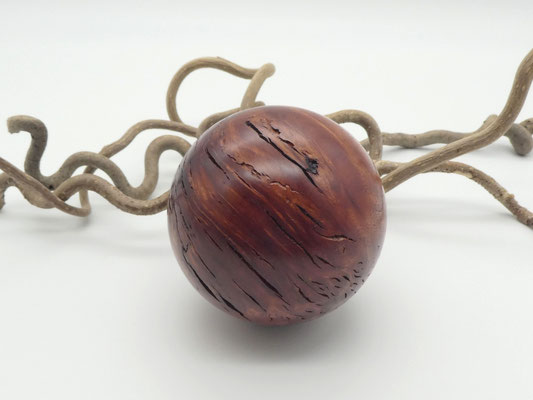 Holzkugel aus Eukalyptus 84 mm