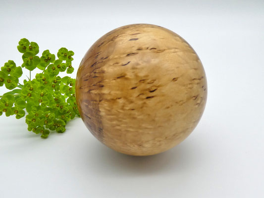 Holzkugel aus Eisbirke 82 mm