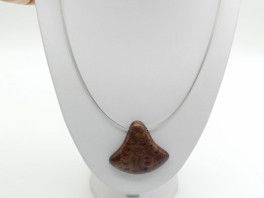 Anhänger aus Ulme & Edelstahlcollier