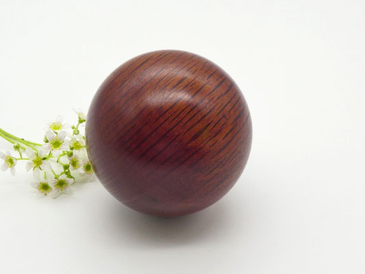 Holzkugel aus Sheaok 66 mm
