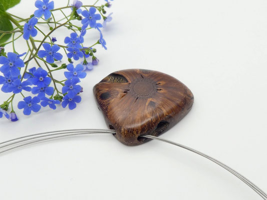 Anhänger aus einem Banksia-Zapfen & Edelstahlcollier