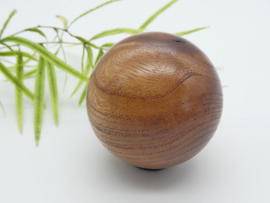 Holzkugel aus Ulme 54 mm
