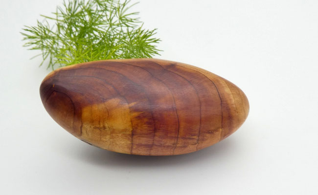 Handschmeichler aus Holz - chinesischer Wacholder