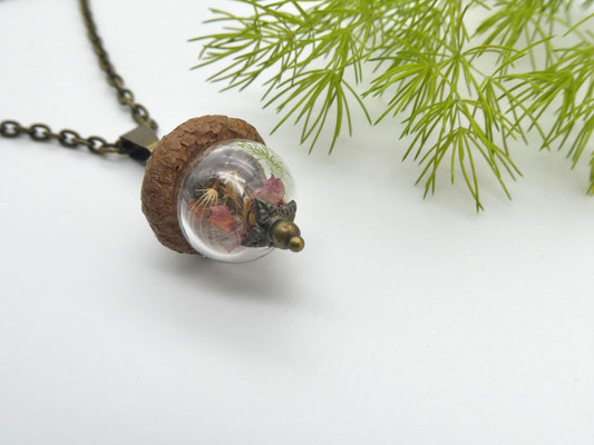 Naturschmuck-Anhänger mit Eichel + Erikablüten