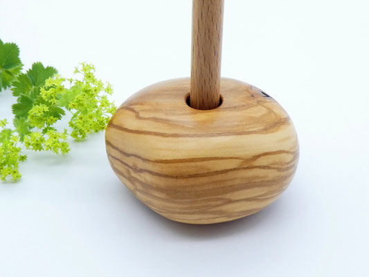 Stiftehalter aus Olivenholz für den Schreibtisch