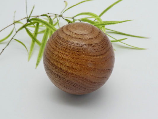 Holzkugel aus Ulme 54 mm