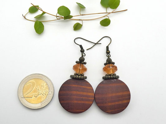 Ohrringe aus Holz - Sheoak & cognacfarbene Glasperlen