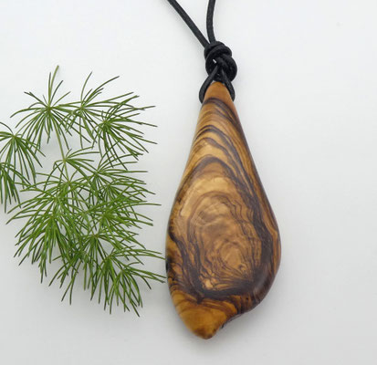 Schmuckanhänger aus Holz - Olivenholz