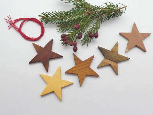 5 Holzsterne aus verschiedenen Hölzern