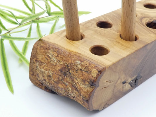 Stiftehalter aus Olivenholz für 8 Stifte