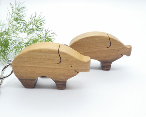 Schlüsselanhänger aus Holz - Schwein aus Walnuss