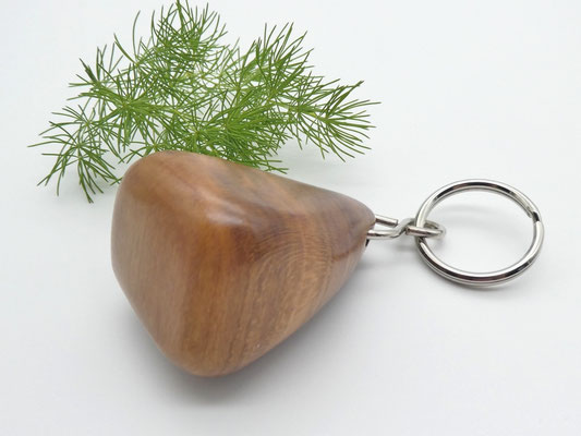 Handschmeichler-Schlüsselanhänger aus Zwetschge