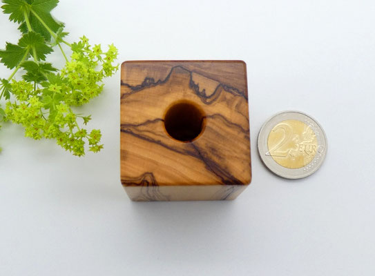 Stiftehalter aus Olivenholz für den Schreibtisch