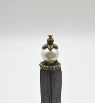 Haarstab aus Mooreiche & Muschelkernperle