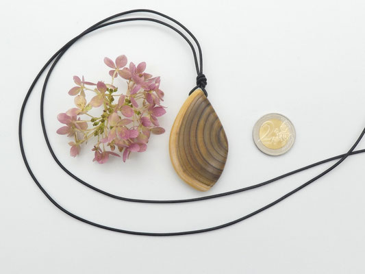 Holz-Anhänger aus Essigbaum